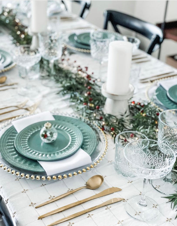 Christmas Table Settings - Uniquely Creative